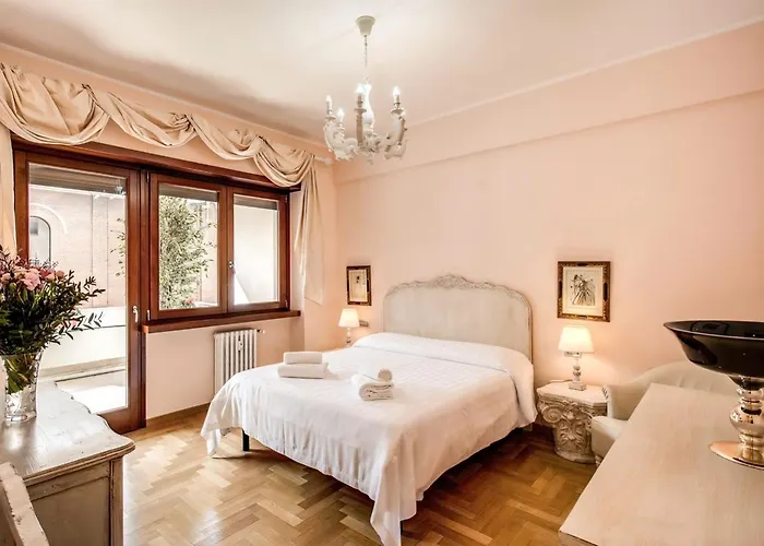 La Dolce Of Via Veneto - Prestigious With Wonderful Terrace In The Historic Center *